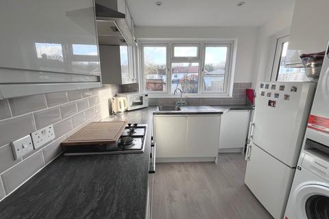 79 Ashby Avenue, Chessington, KT9 2BT