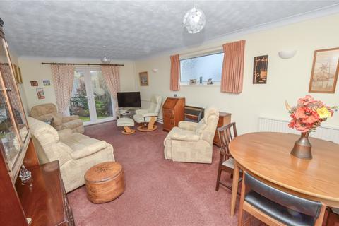 4 Arnold Road, West Moors, Ferndown, BH22 0JX