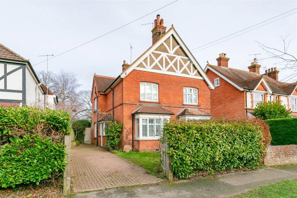 Mead Road, Cranleigh GU6 5 bed semidetached house for sale £685,000