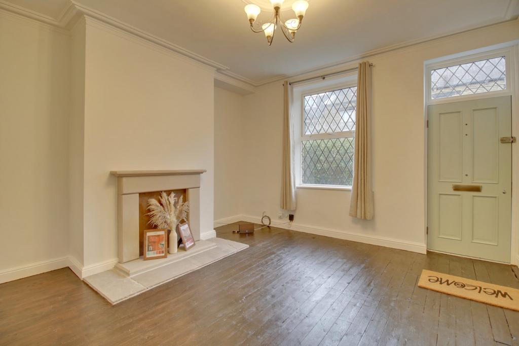 Nunthorpe Road, Rodley, Leeds, West Yorkshire, LS13 3 bed end of
