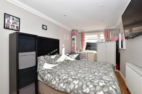 1 bedroom ground floor maisonette for sale, Waterfields, Leatherhead, Surrey