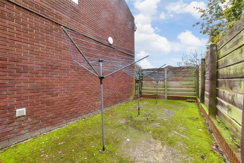 27 Waterfields, Leatherhead, KT22 7XB