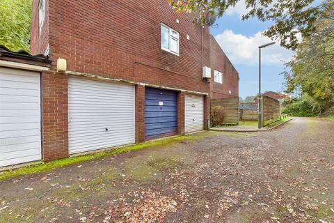 27 Waterfields, Leatherhead, KT22 7XB