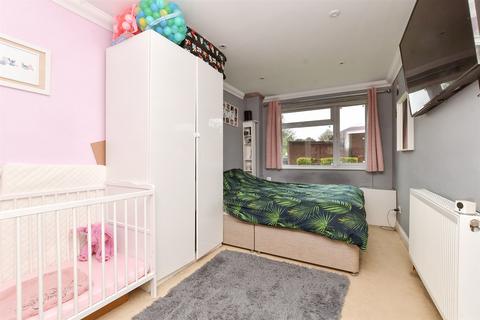 1 bedroom ground floor maisonette for sale, Waterfields, Leatherhead, Surrey