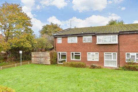 27 Waterfields, Leatherhead, KT22 7XB