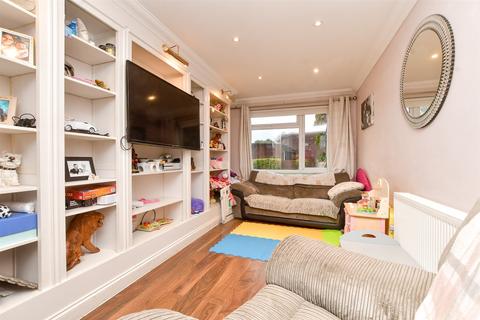 27 Waterfields, Leatherhead, KT22 7XB