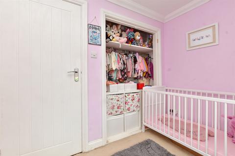 27 Waterfields, Leatherhead, KT22 7XB
