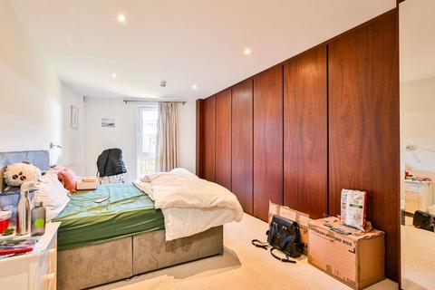 3 bedroom flat for sale, Arnhem Place, Canary Wharf, London, E14