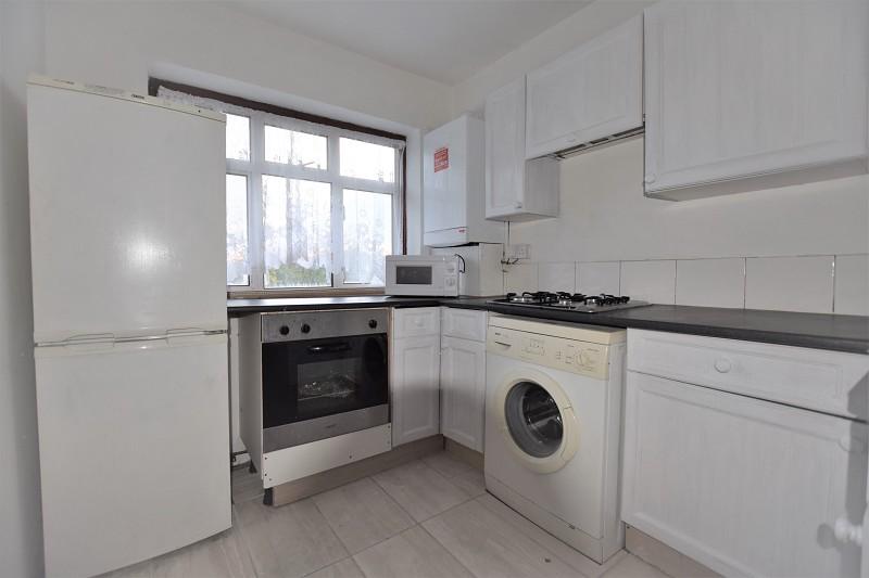 Wanstead Park Road, Ilford IG1 3TU 1 bed flat to rent £1,400 pcm (£