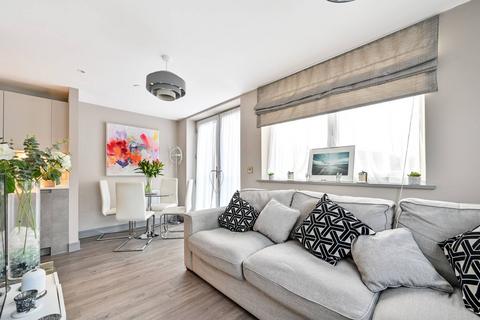 Flat 14, Mercury House, 14 Park Terrace, Worcester Park, KT4 7JZ
