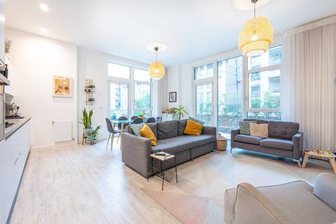 3 bedroom flat for sale - Chamberlain Court, Upton Park, LONDON, E13