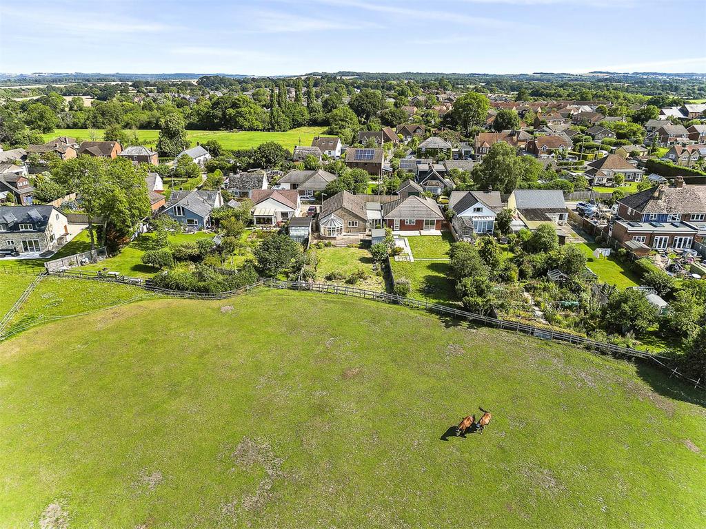 Highfield Lane, Woodfalls, Salisbury, Wiltshire, SP5 2 bed bungalow for