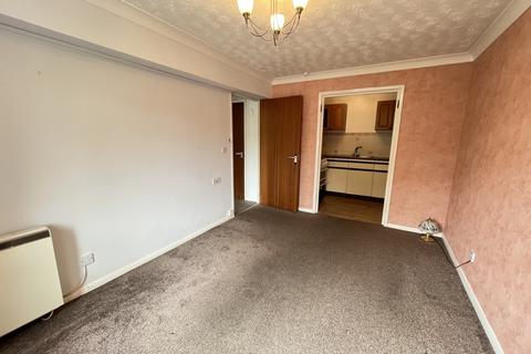 1 bedroom ground floor flat for sale - Rowland House, Winston Close, Felixstowe IP11