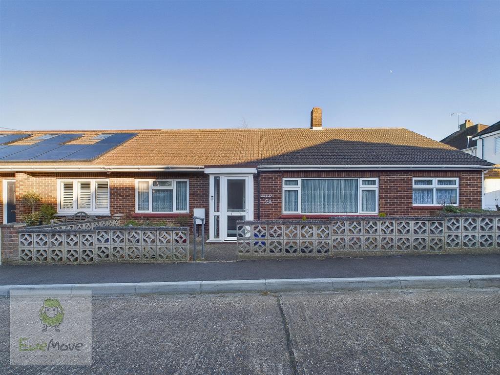 Lynors Avenue, Strood, Rochester... 2 bed semidetached bungalow for