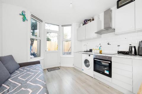 2 bedroom apartment for sale, Revelon Road, Brockley, London, SE4