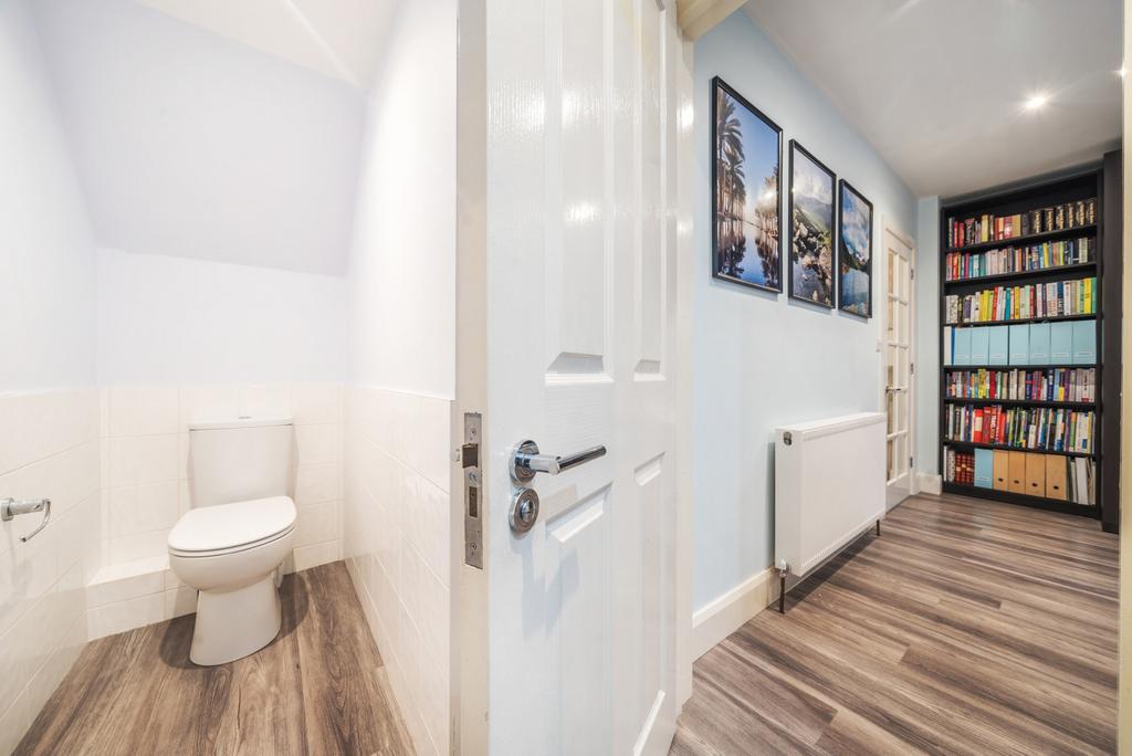Cloakroom/Dining