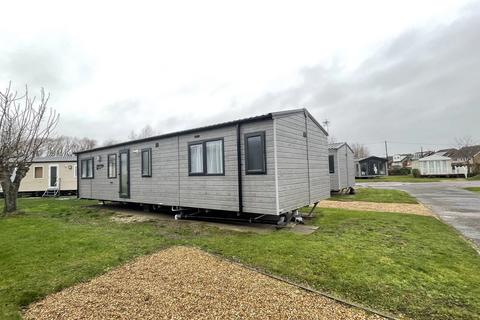 2 bedroom park home for sale, Colchester, Essex, CO7