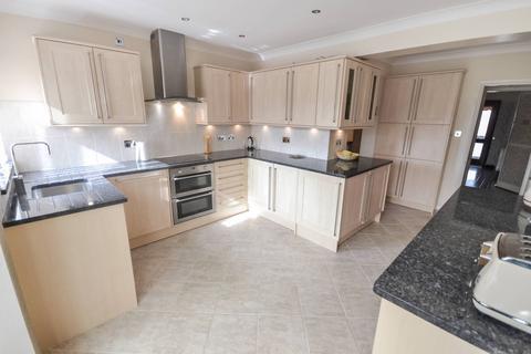 4 bedroom semi-detached house for sale, Tennyson Avenue, Grays, RM17