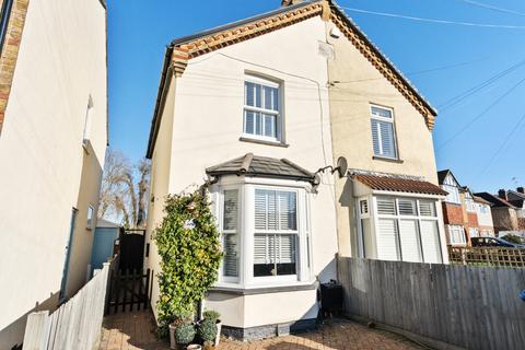 2 bedroom semi-detached house for sale - Wendover Road, Staines-upon-Thames, Surrey