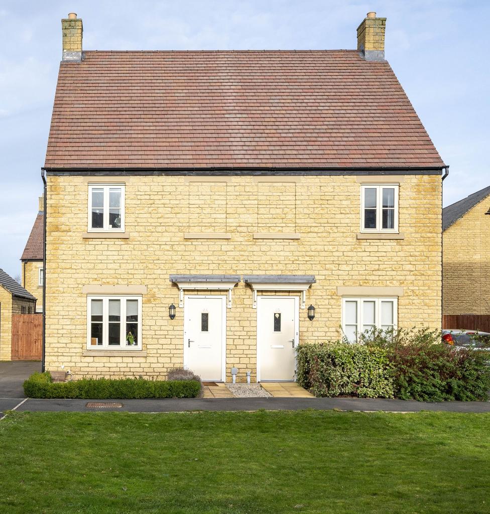 Stirling Way, MoretonInMarsh, GL56 2 bed semidetached house for sale £300,000
