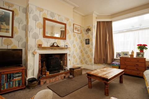 4 bedroom end of terrace house for sale, Cromwell Avenue, Filey YO14