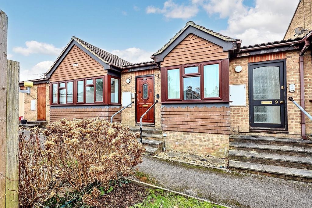 Fairfield Gardens, Burgess Hill, RH15 2 bed terraced bungalow for sale