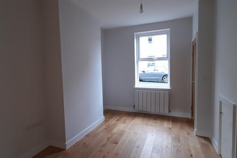 2 bedroom terraced house to rent, Grove Street, Harrogate, HG2