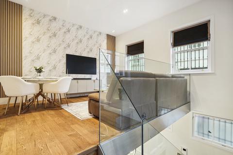 3 bedroom flat to rent, Dunraven Street, Mayfair, London