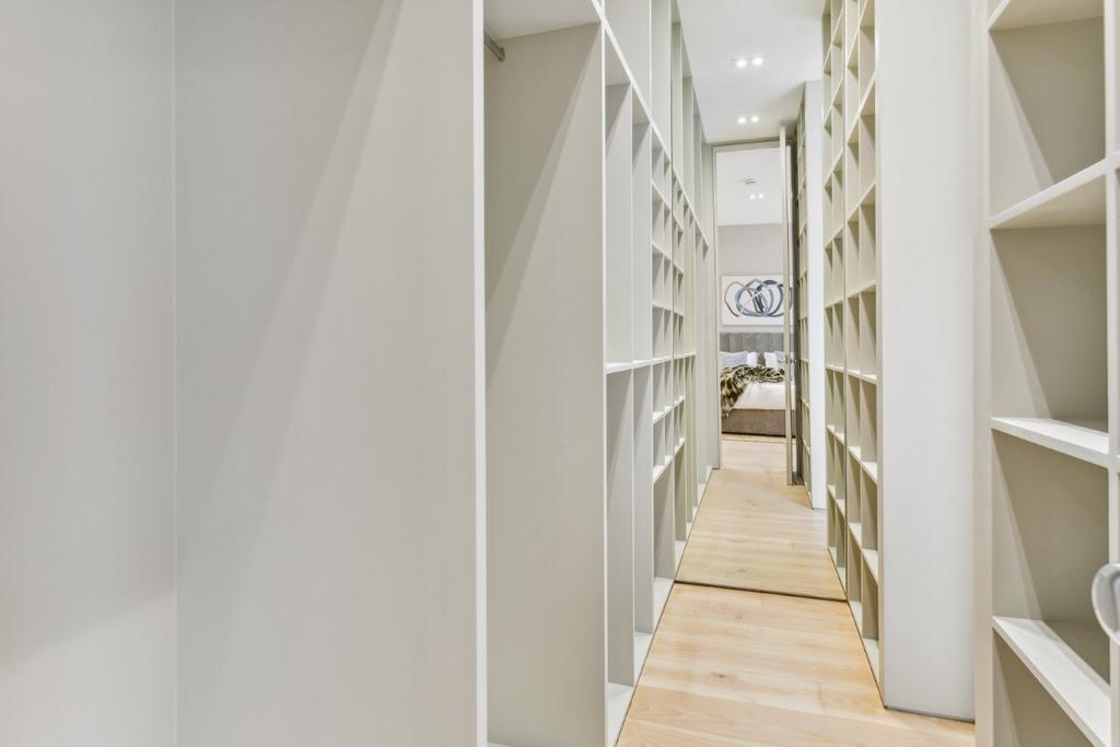 Walk-In Wardrobe
