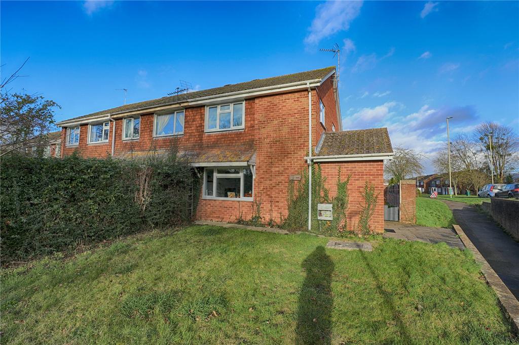 Medoc Close, Wymans Brook, Cheltenham, Gloucestershire, GL50 3 bed end