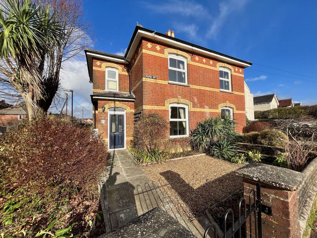 Park Road, Burgess Hill, RH15 2 bed semidetached house £325,000