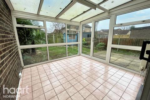 3 bedroom semi-detached house for sale, Norman Drive, Norwich