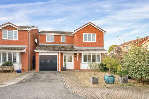 4 bedroom detached house to rent, Woodhead Close, Stamford, PE9