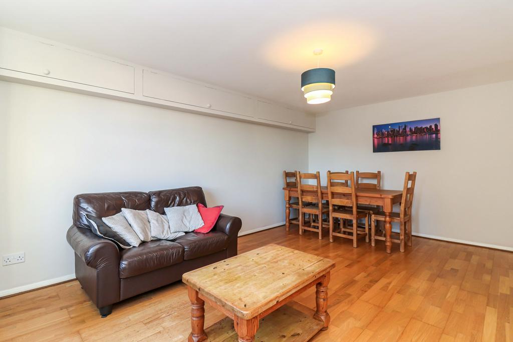 Sitting/dining room