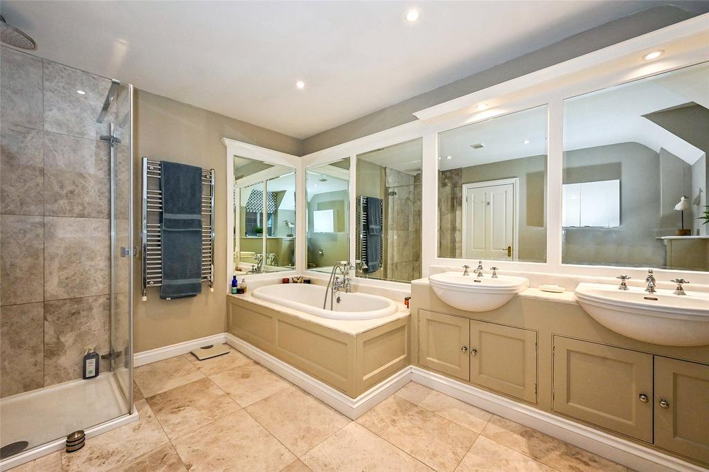 En-Suite Bathroom