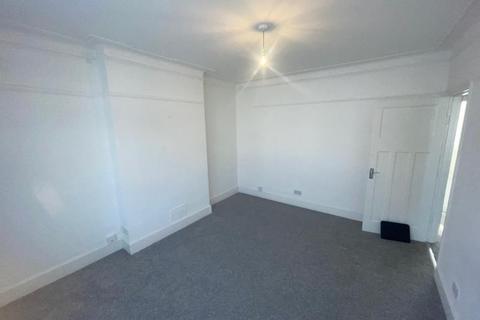 2 bedroom flat to rent, Lyndhurst Road, Wood Green, N22