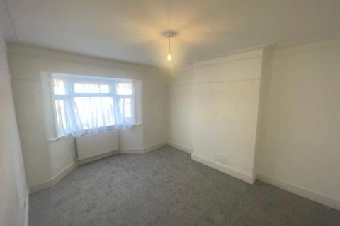 2 bedroom flat to rent, Lyndhurst Road, Wood Green, N22