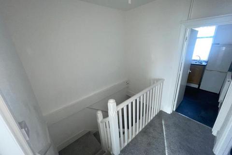 2 bedroom flat to rent, Lyndhurst Road, Wood Green, N22