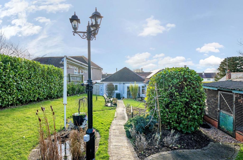 PURTON ROAD, SWINDON SN2 3 bed detached bungalow for sale £400,000