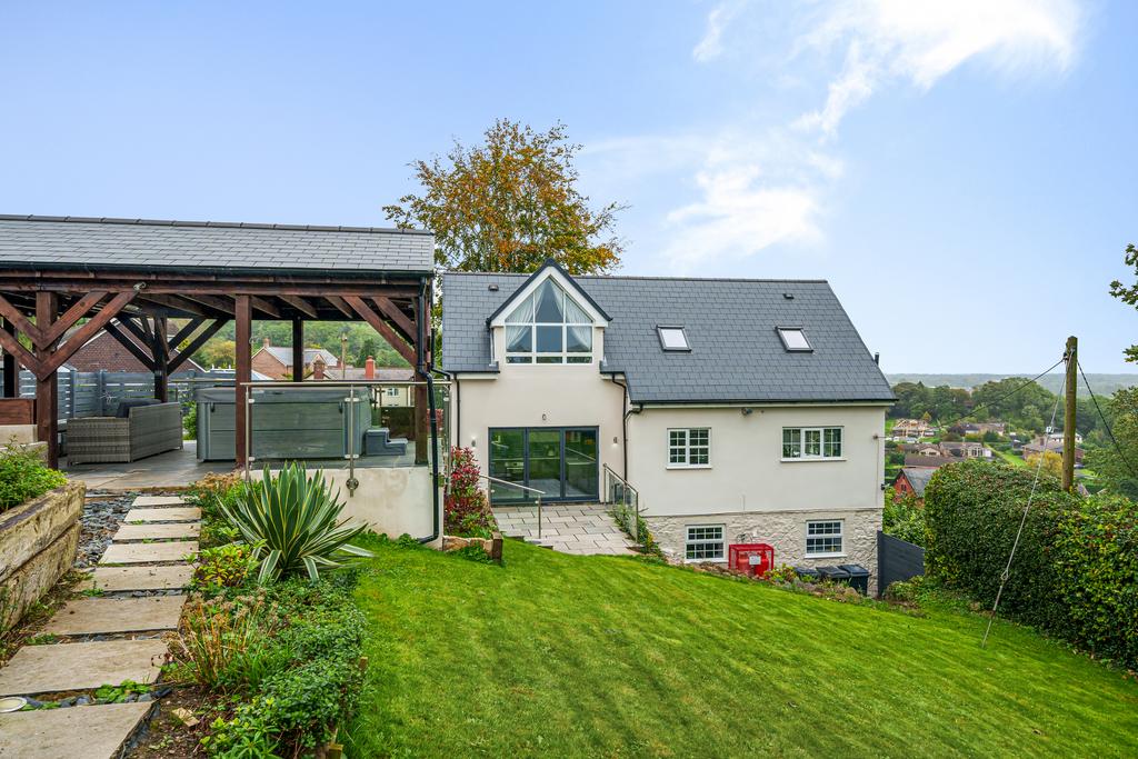 Oswestry SY10 4 bed detached house for sale £520,000