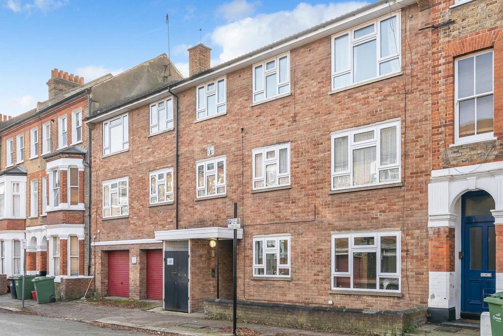 Rita Road, Vauxhall 2 bed flat £475,000