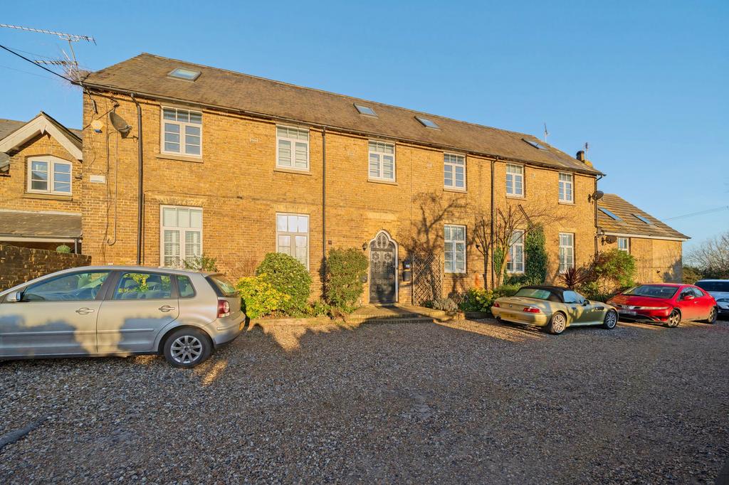 Lower Road, Teynham, ME9 2 bed ground floor flat for sale £250,000