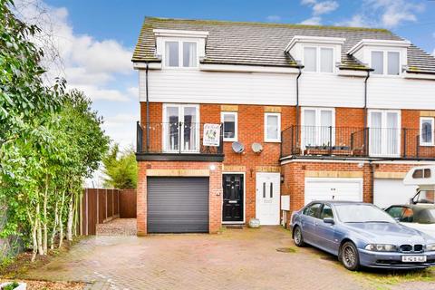 22 Mount Field, Queenborough, ME11 5DB