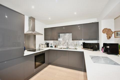 22 Mount Field, Queenborough, ME11 5DB