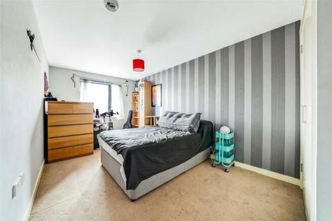 1 bedroom flat for sale, Serpentine Close, Chadwell Heath, Romford, London, RM6 4EY