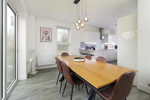 40 Breeze Meadow, Faversham, ME13 7FZ