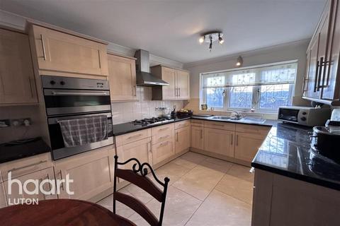 4 bedroom detached house to rent - Hart Hill Drive, Luton
