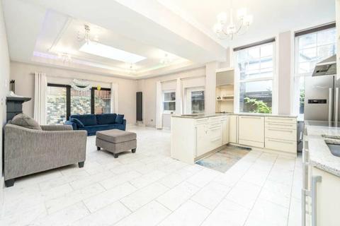 3 bedroom apartment for sale, Frognal, London, NW3