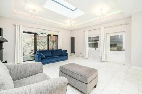 3 bedroom apartment for sale, Frognal, London, NW3