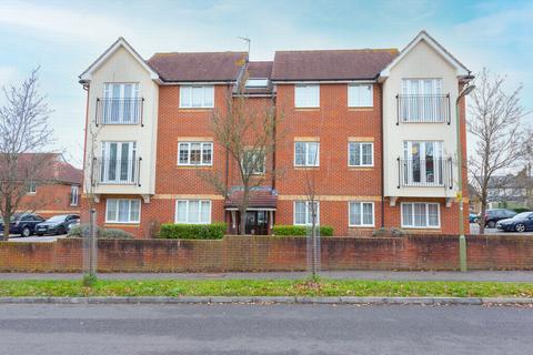 2 bed flat/apartment for rent in Woodside Court, Farnborough, GU14